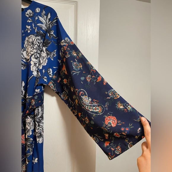 Suzanne Betro Women’s Division:S-Signature
TWIN PRINT TIE WAIST TOP Size S NWT - Picture 2 of 11